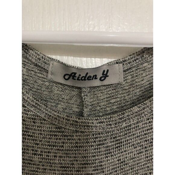 Aiden Y Women's Short Sleeve Sharkbite Hem Round Neck Tunic Top Gray Size Medium - Picture 4 of 4